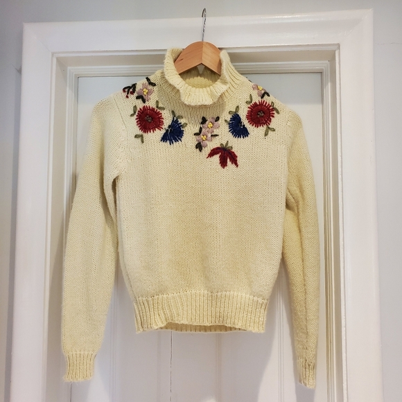 Vintage 70s 80s New Territories Off White Needlework Flowers Acrylic Sz Medium - Picture 6 of 7